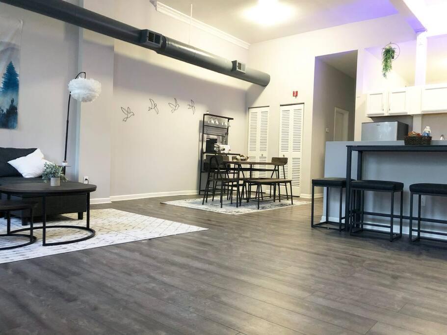 Downtown Cleveland -Modern First Floor Unitアパートメント エクステリア 写真