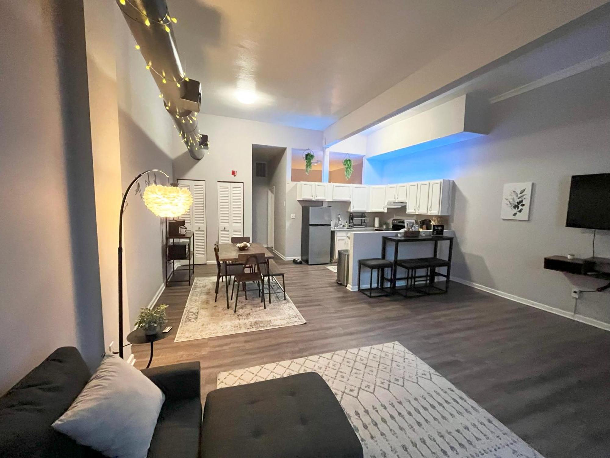 Downtown Cleveland -Modern First Floor Unitアパートメント エクステリア 写真